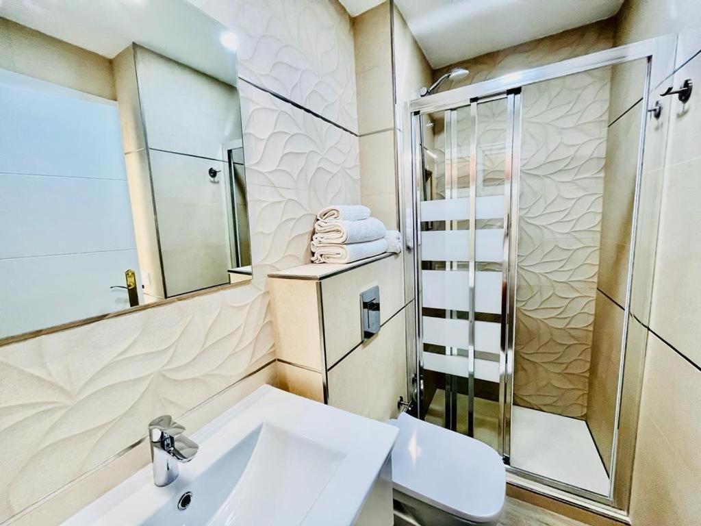 Moderno Y Nuevo Apartamento Playa Leilighet Benalmádena Eksteriør bilde